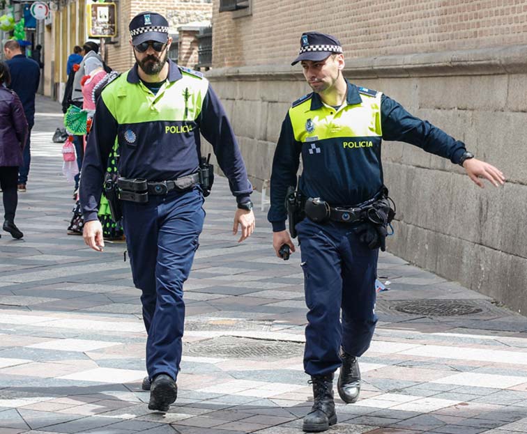 Police officers of Spain public domain photo