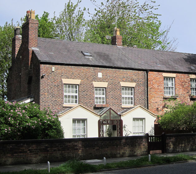 According to the 'Daily Star' Ken Dodd's the ghost of comedy legend Sir Ken Dodd has been haunting his old house in Knotty Ash, pictured here. (Photo: Rept0n1x)